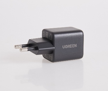 UGREEN 18W GaN şarj cihazı qara